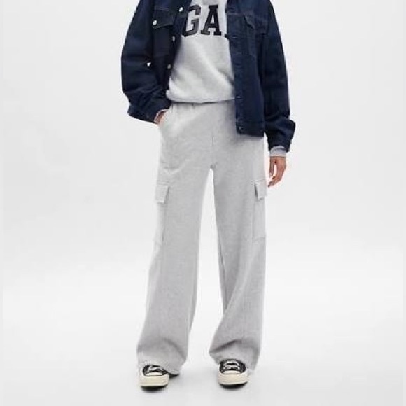 GAP Gray Cargo Sweatpants - Picture 1 of 5